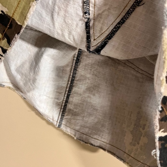 HOT KISS Camo Mini Skirt with Raw Hem Size 11 Retro Y2K Grunge - Picture 11 of 12